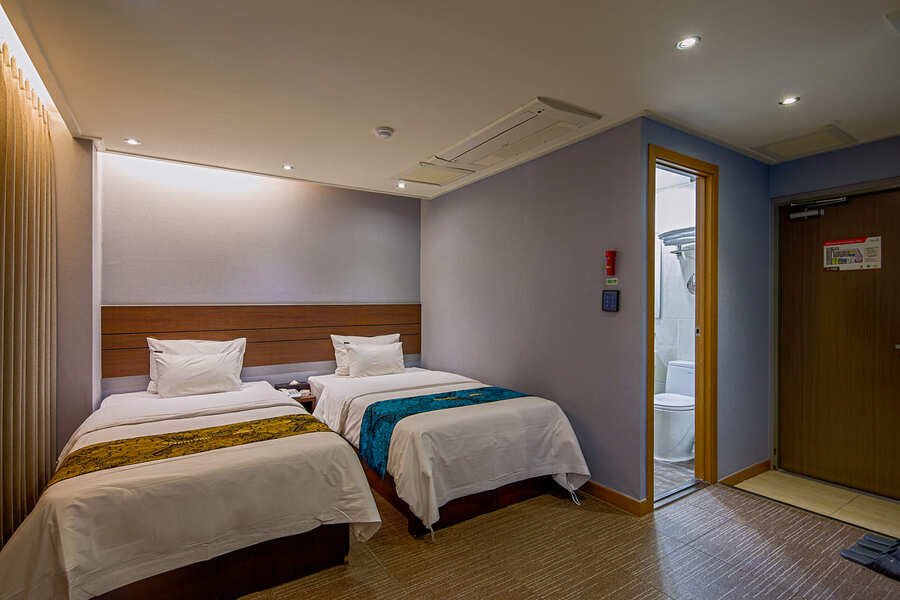 Deluxe twin beds
