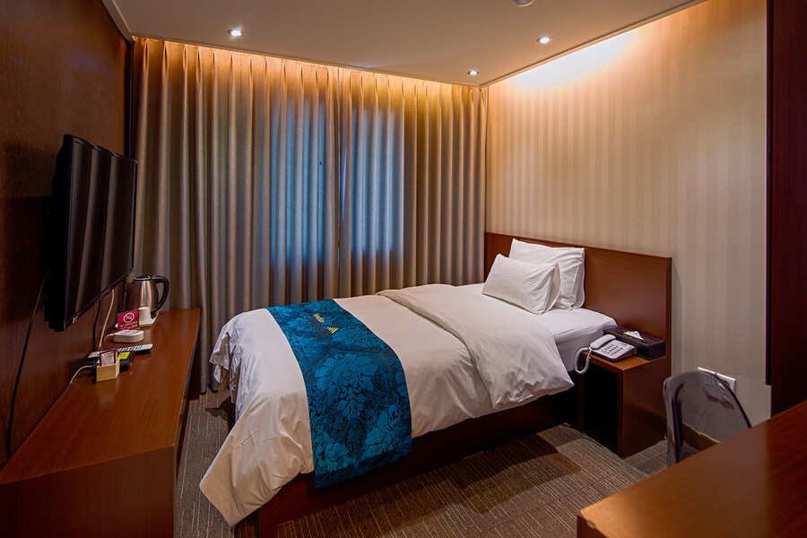 Standard single room bed