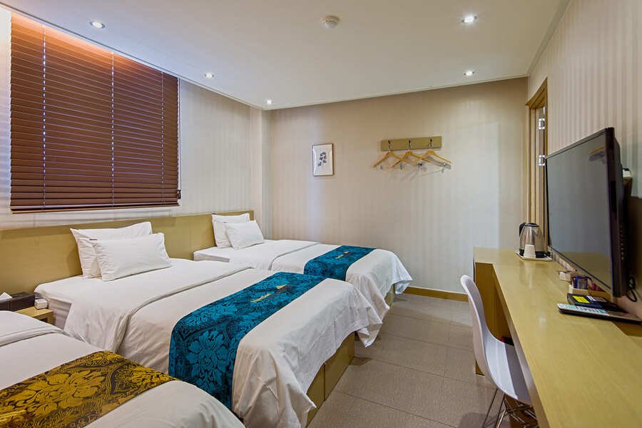 Triple room entrance